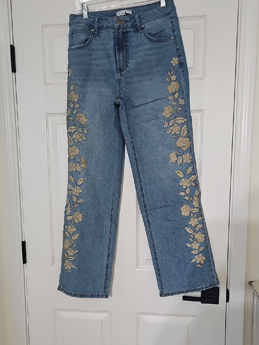 Embroidered Side Floral Straight-Leg Jeans - Blue